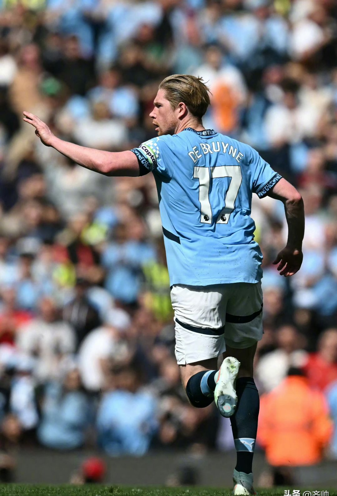 九游体育下载-关于英超今夜走向成谜；费耶诺德防线松动；底气十足；年轻球员得到机会的信息