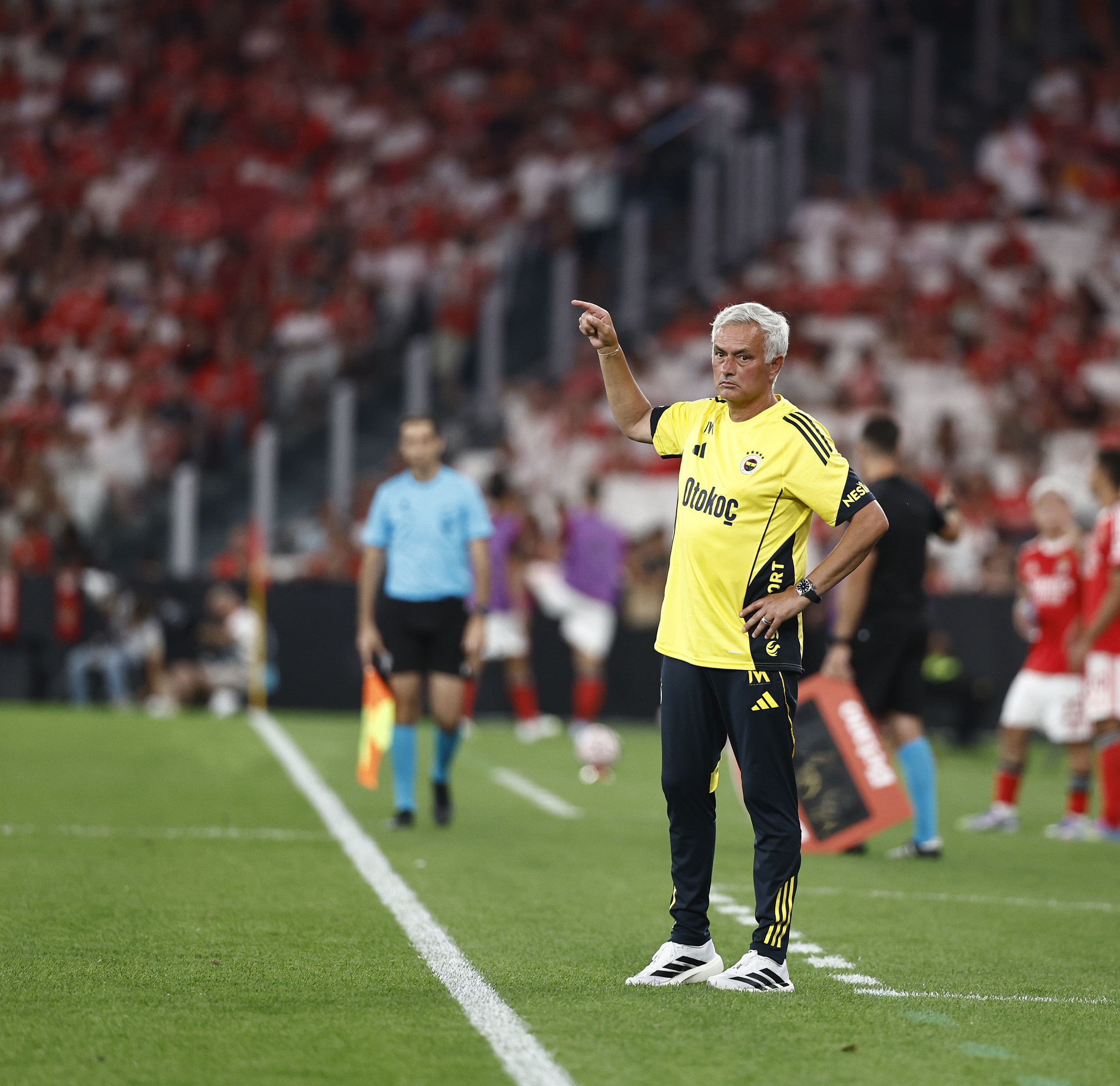 九游体育-包含从费耶诺德围绕欧联临场应变到今夜密尔沃基雄鹿调整名单以备欧冠，密尔沃基雄鹿窗口期战术微调的词条